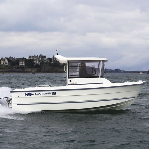 Bateau de pêche-promenade hors-bord - Fisher 19 - SMARTLINER - avec timonerie / en fibre de verre / max. 6 personnes