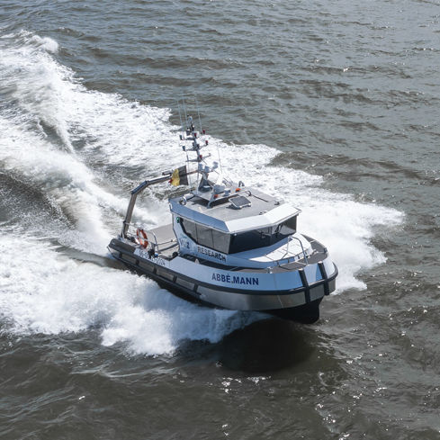 Bateau de recherches et d'études - Porter 110 - STORMER MARINE - in-bord / en aluminium
