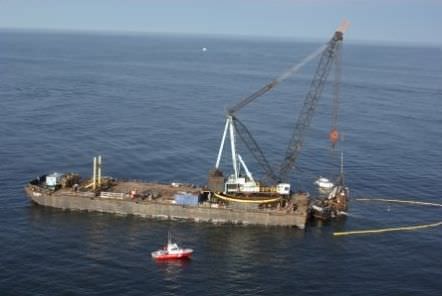 Navire spécial barge grue - Columbia NY - Donjon Marine