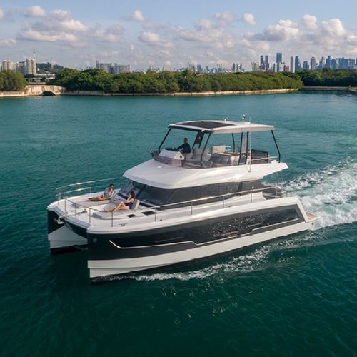 Vedette catamaran - MY5 - Fountaine Pajot Motor Yachts - in-bord / bimoteur / à fly