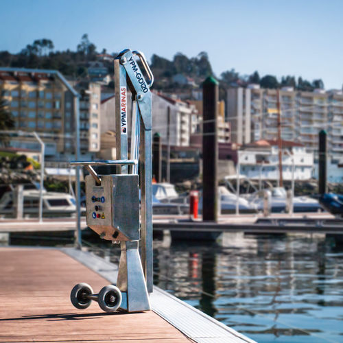 Grue pour marina - YPMarinas - pliable / manutention de bateau
