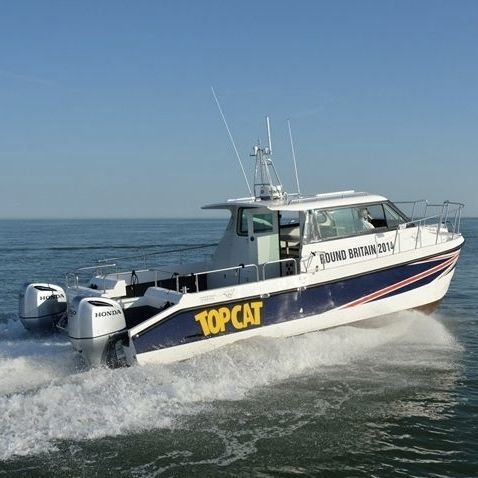 Cabin-cruiser catamaran - TOPCAT - Cheetah Marine - hors-bord / bimoteur / hard-top