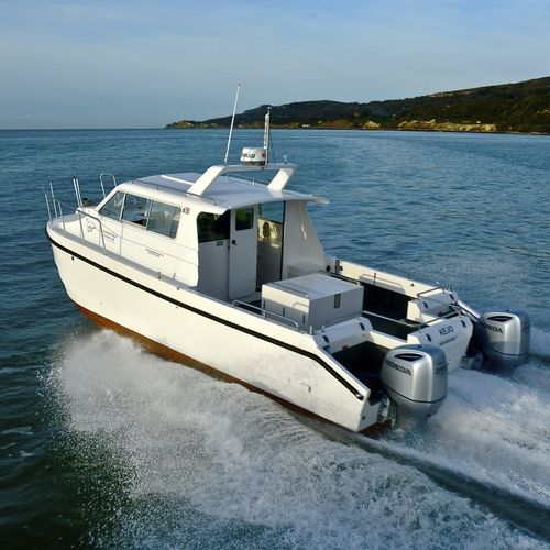 Cabin-cruiser catamaran - Kejo - Cheetah Marine - hors-bord / bimoteur / hard-top