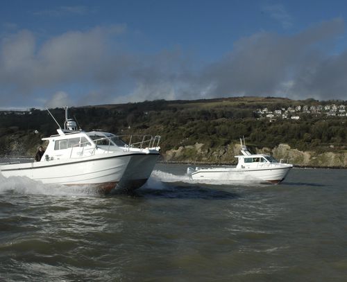 Bateau de pêche-promenade catamaran - White Pearl - Cheetah Marine - hors-bord / bimoteur / à cockpit fermé