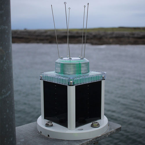 Feu de signalisation pour ponton - 2-3 NM - JFC Manufacturing Co - à LED / solaire / à montage vertical
