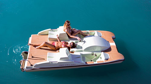 Bateau à pédales 5 places - DIAMOND - AQUABLUE - en polyester / bleu / jaune