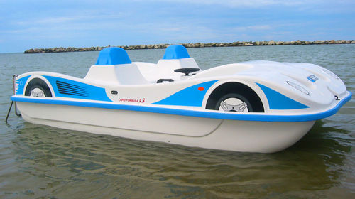 Bateau à pédales 4 places - CAPRI FORMULA 3.3 - AQUABLUE - en polyester / bleu / jaune