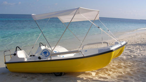 Bateau à pédales 5 places - CAPRI VISION - AQUABLUE - en polyester / bleu / jaune