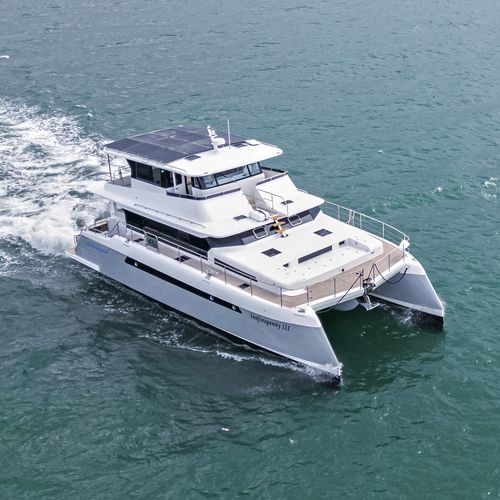 Motor-yacht catamaran - 1900 BLUEWATER - LONGREACH POWER CATAMARAN - de croisière / à fly / 3 cabines