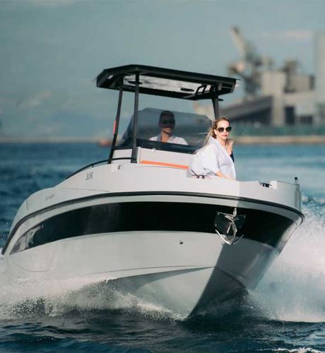 Coque open hors-bord - NIREUS CL620 - LGK MARINE - à console centrale / max. 10 personnes / T-Top