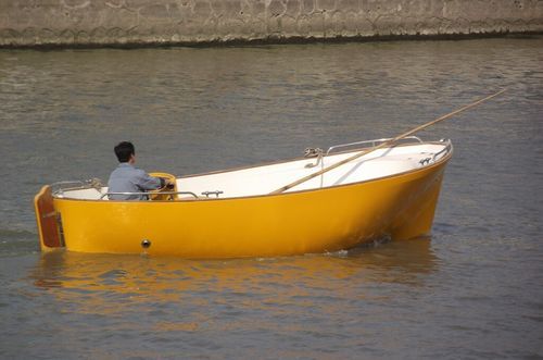 Barque in-bord - YB-575 - Changzhou Youbang Boat Co., Ltd. - électrique / open / à console centrale