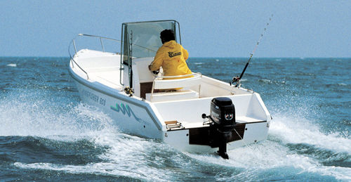 Coque open hors-bord - KINGFISHER ECÒ - SOCIETA' CONERO sas - à console centrale / de pêche sportive / en fibre de verre