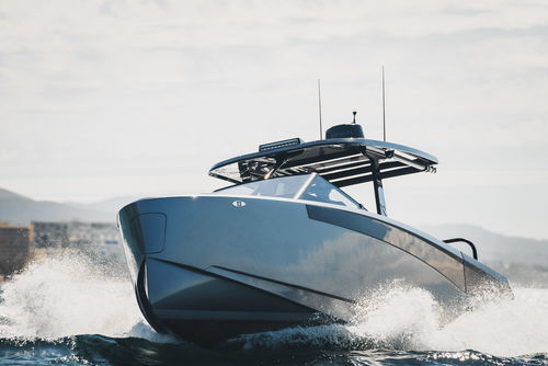Vedette hors-bord - V10 series - Virtue Yachts - bimoteur / hard-top / open