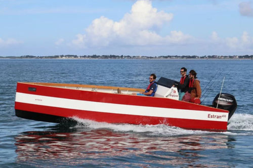 Coque open hors-bord - Estran 650 - Technologie Marine - à console centrale / en bois / bain de soleil