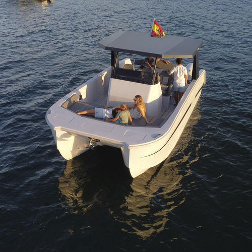 Coque open catamaran - K 28 - Kattum Yachts - hors-bord / bimoteur / à console centrale