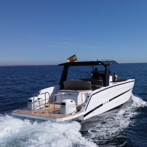 Coque open catamaran - K 30 - Kattum Yachts - hors-bord / bimoteur / à console centrale