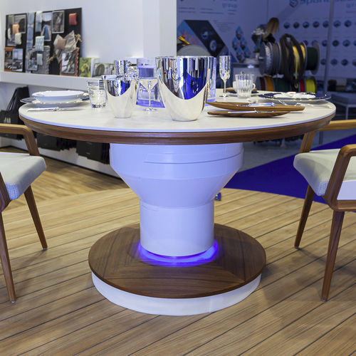 Table pour bateau - Stükerjürgen Composites + Wood GmbH & Co. KG - marron