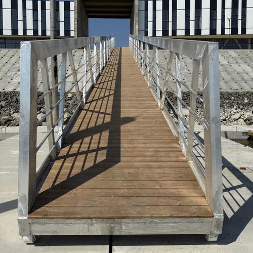 Passerelle pour marina - Ship Design Bmk - pour base de loisirs / pour terminal portuaire / encastrée