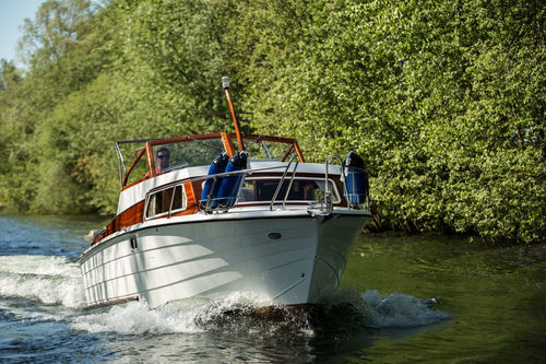 Cabin-cruiser hors-bord - Variant 707 - Bootsbau Schubert GmbH - open / max. 6 personnes / bain de soleil