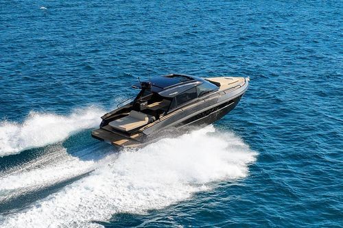 Vedette in-bord - 3X - Focus Motor Yachts - bimoteur / hard-top / de sport