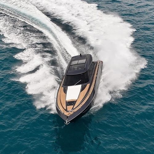 Vedette in-bord - Power 44 - Focus Motor Yachts - bimoteur / hard-top / de croisière