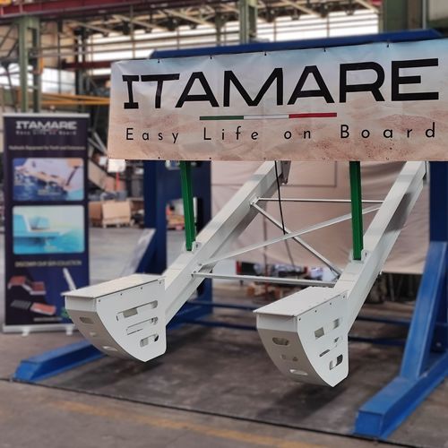 Plateforme élévatrice - ITAMARE - d'annexe / pour catamaran / en aluminium