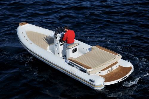 Bateau pneumatique in-bord - 23 EFB - NOAH SRL - semi-rigide / à console centrale / bain de soleil