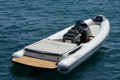 Bateau pneumatique in-bord - 26 - NOAH SRL - semi-rigide / à console centrale / bain de soleil