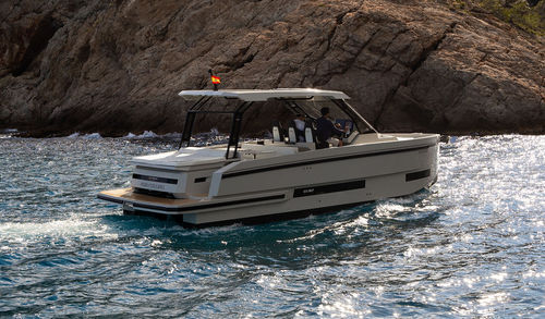 Vedette in-bord - D32  - De Antonio Yachts - bimoteur / open / à console centrale