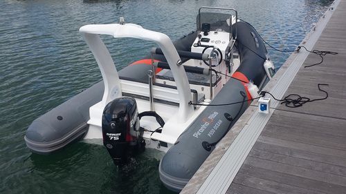 Bateau pneumatique hors-bord - Piranha P550 Ocean - Piranha Ribs Ltd - RIB / à console centrale / roll-bar
