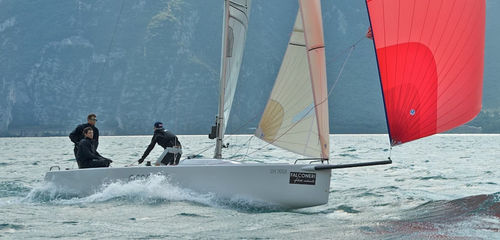Voilier day-sailer - 850 - Esse Boats - quillard de sport / 1 cabine / en carbone