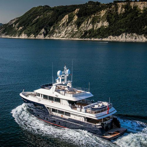 Super-yacht de croisière - BABBO - Cantiere Delle Marche - raised pilothouse / 5 cabines