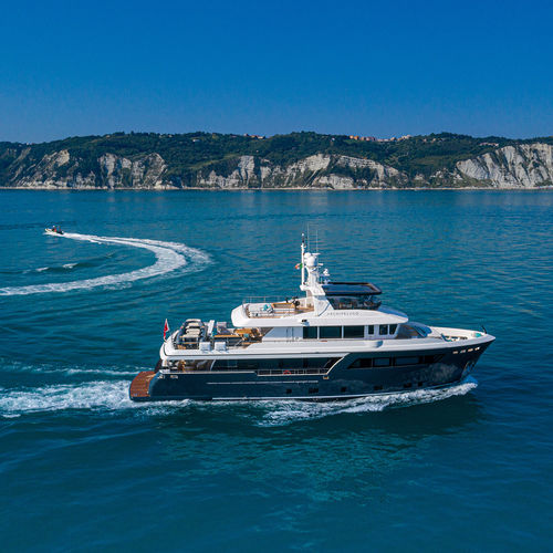 Super-yacht de croisière - DARWIN CLASS - Cantiere Delle Marche - avec timonerie / 5 cabines / 4 cabines