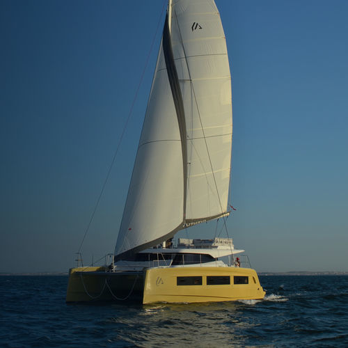 catamaran - AVENTURA YACHTS