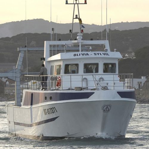Chalutier - 3000 - 2500 TW - ARESA SHIPYARD - in-bord / GRP