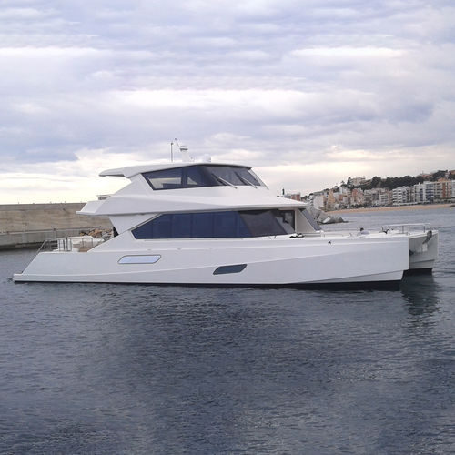 Motor-yacht catamaran - 3000 - 2500 VIP CAT WHITELINE - ARESA SHIPYARD - de croisière / à fly / avec timonerie