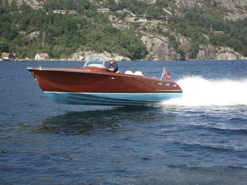 Runabout traditionnel - 26R - Dolvik  - stern-drive / diesel / bimoteur