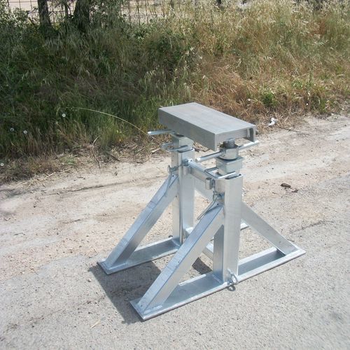Pied de mise sur cale pour bateau à moteur - TAR2T 03 h. 06/09 - Naval Tecno Sud - ajustable / pour quille / galvanisé