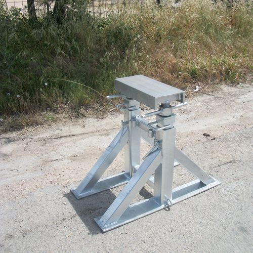 Pied de mise sur cale pour bateau à moteur - TAR2T 03 h. 10/15 - Naval Tecno Sud - ajustable / pour quille / galvanisé