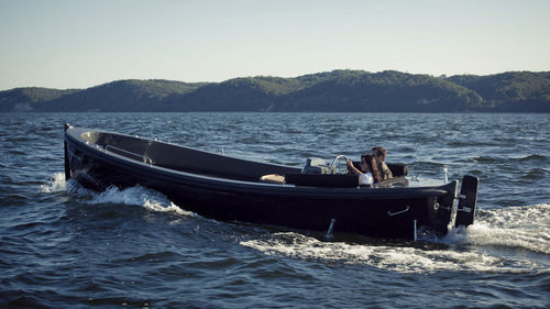 Barque in-bord - Admiral 780 - Admiral Boats S.A. - traditionnelle