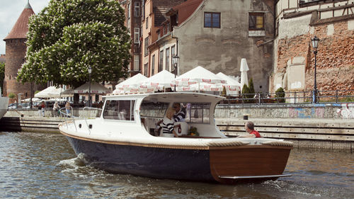 Cabin-cruiser in-bord - Admiral 940 Cabin - Admiral Boats S.A. - hard-top / max. 10 personnes / traditionnel
