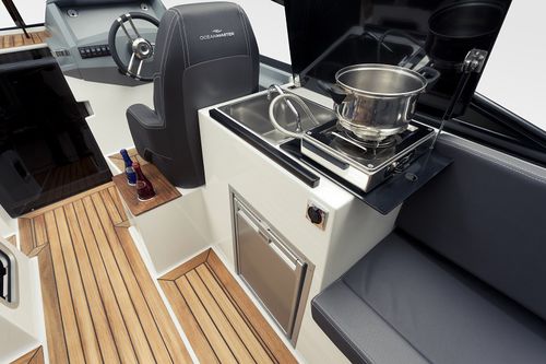 Cabin-cruiser in-bord - 720 - Admiral Boats S.A. - open / max. 8 personnes / bain de soleil
