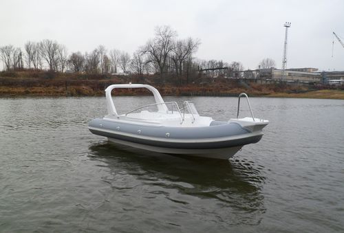 Bateau pneumatique hors-bord - Admiral 520 RT - Admiral Boats S.A. - semi-rigide / à console latérale / max. 8 personnes