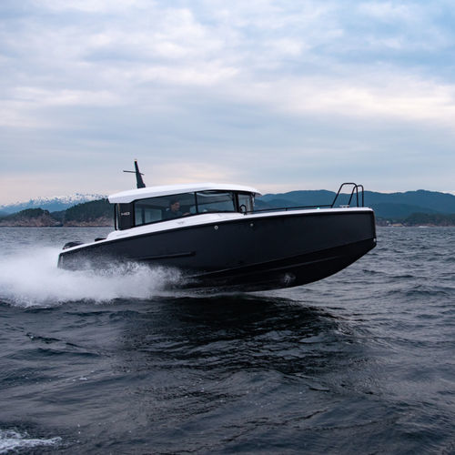 Cabin-cruiser hors-bord - EXPLR 9 - XO Boats - à cockpit fermé / en aluminium / max. 8 personnes
