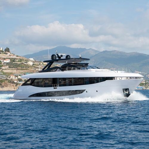 Super-yacht de croisière - 120 - PERMARE SRL - à fly / 5 cabines / en composite
