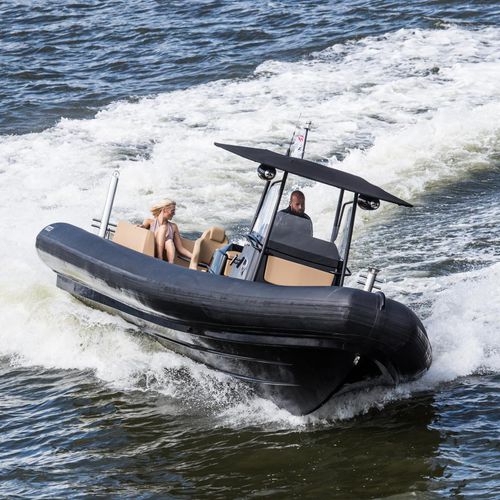 Bateau pneumatique hors-bord - 1000 GT - Parker Poland - bimoteur / semi-rigide / à console centrale