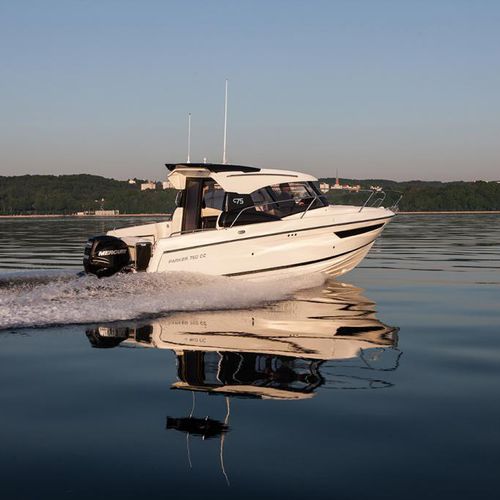 Cabin-cruiser hors-bord - 750  - Parker Poland - hard-top / à cockpit fermé / max. 7 personnes