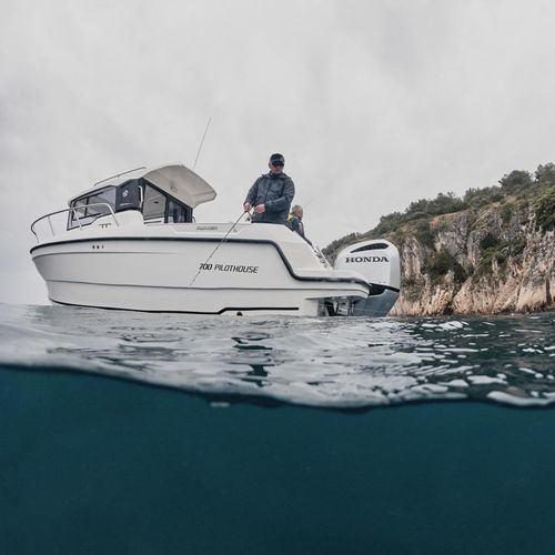 Bateau de pêche-promenade hors-bord - 700 Pilothouse - Parker Poland - avec timonerie / max. 8 personnes / max. 5 personnes