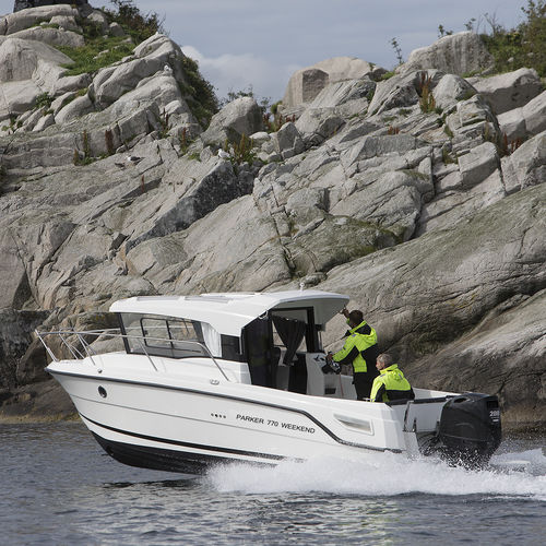 Cabin-cruiser hors-bord - 770 Weekend - Parker Poland - avec timonerie / de pêche sportive / max. 7 personnes