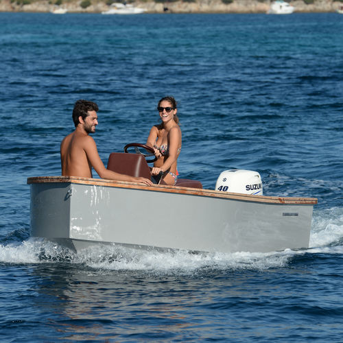 Coque open hors-bord - MB11 - PHIEQUIPE - à console centrale / à console jockey / max. 4 personnes